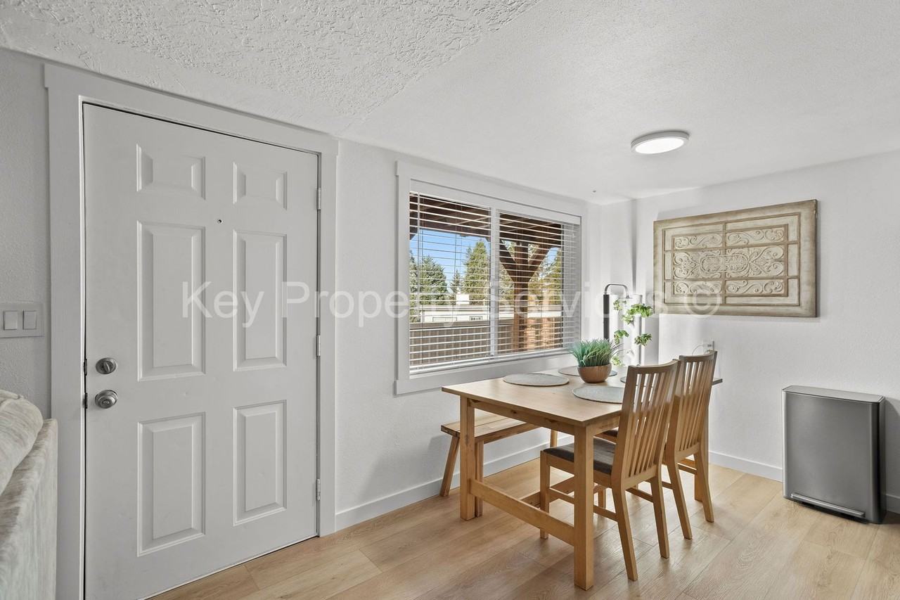 2102 Nw Kelly Dr #9 - Photo 3 of 18