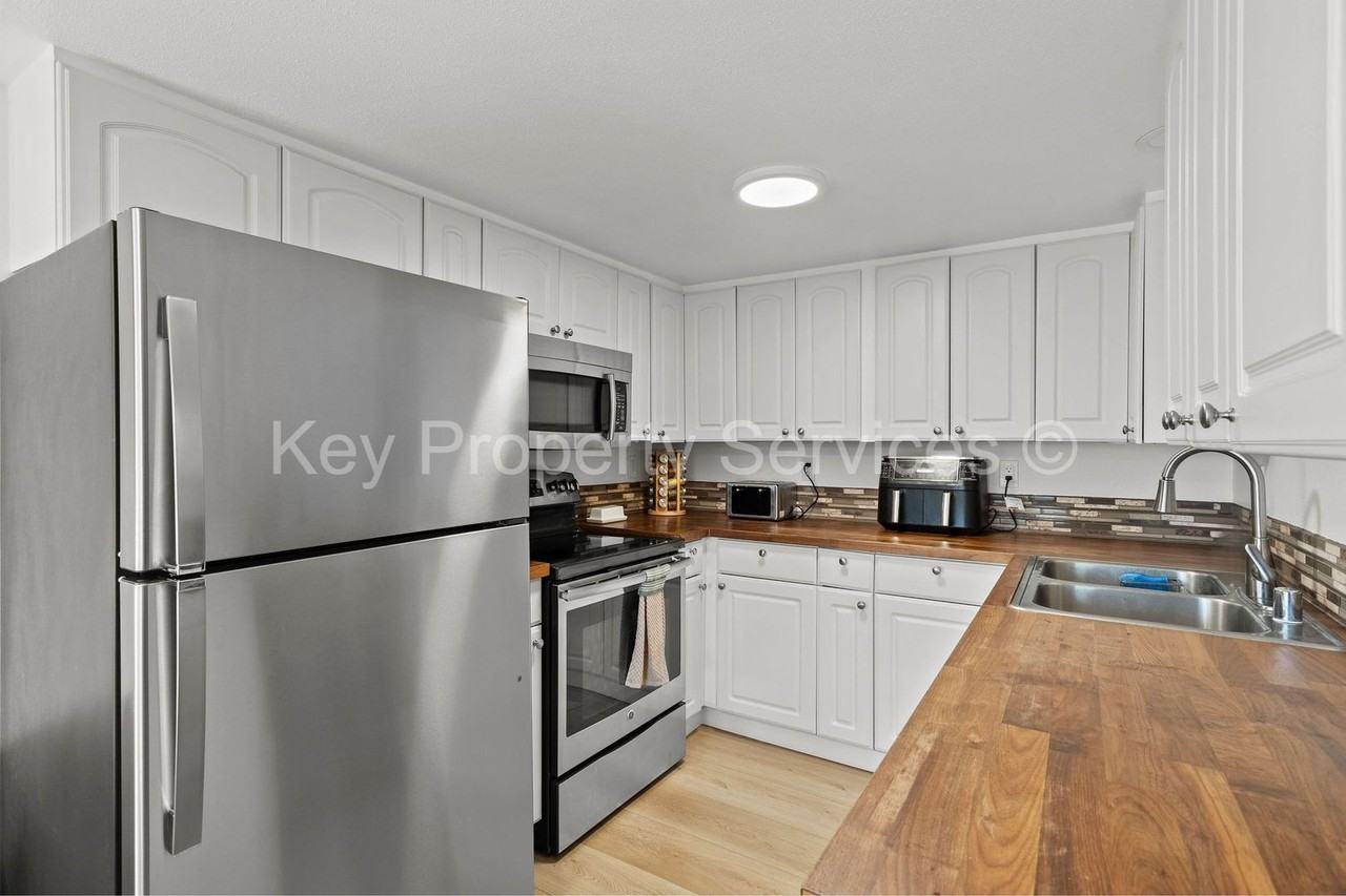 2102 Nw Kelly Dr #9 - Photo 5 of 18