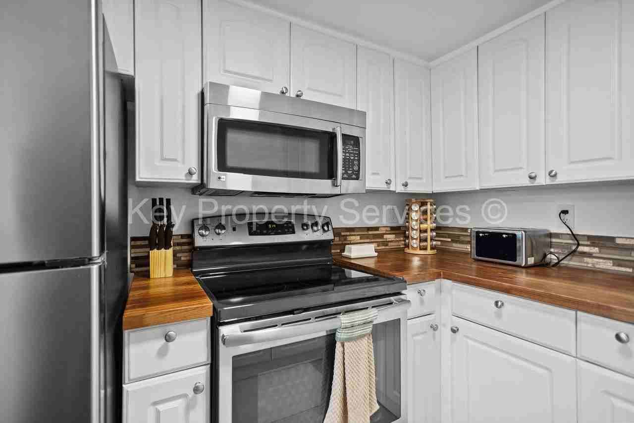 2102 Nw Kelly Dr #9 - Photo 7 of 18