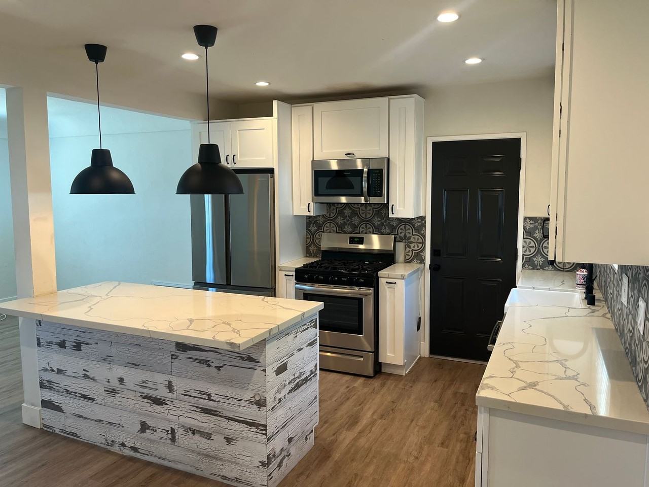 319 W Fig St - Photo 2 of 17