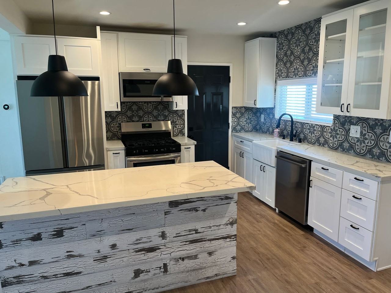 319 W Fig St - Photo 4 of 17