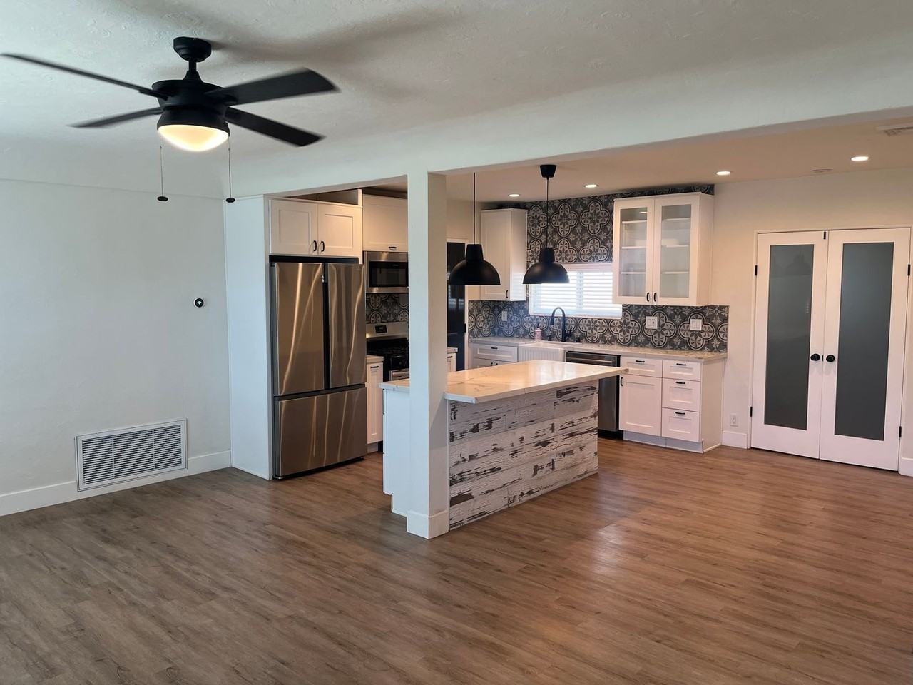 319 W Fig St - Photo 6 of 17