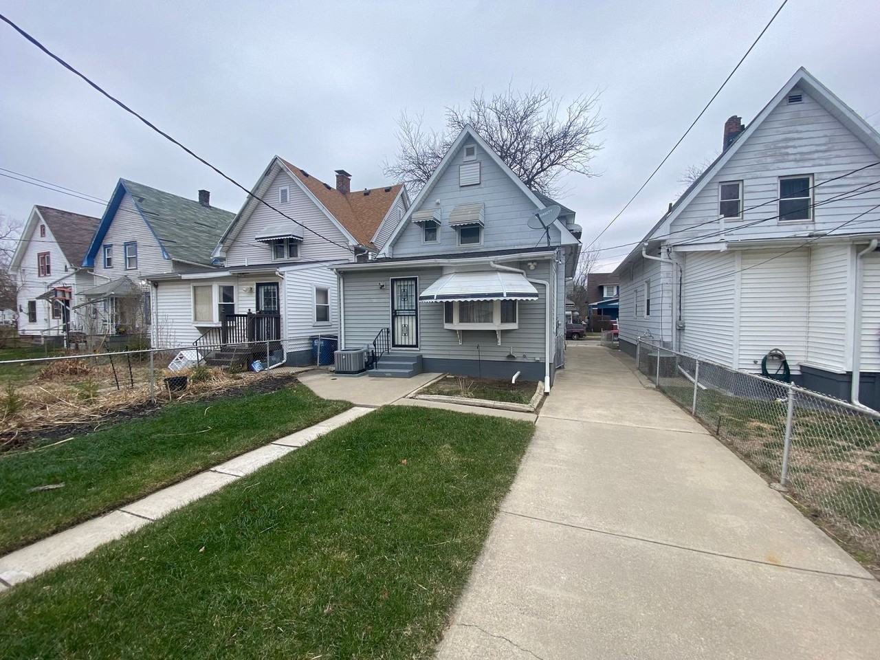 929 Norwood Ave - Photo 4 of 22