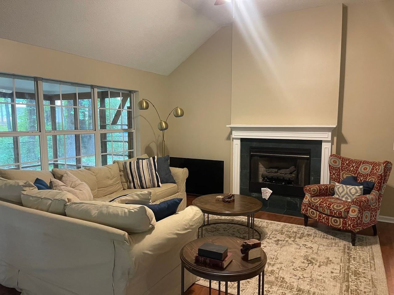 910 Crawford Cir - Photo 4 of 17