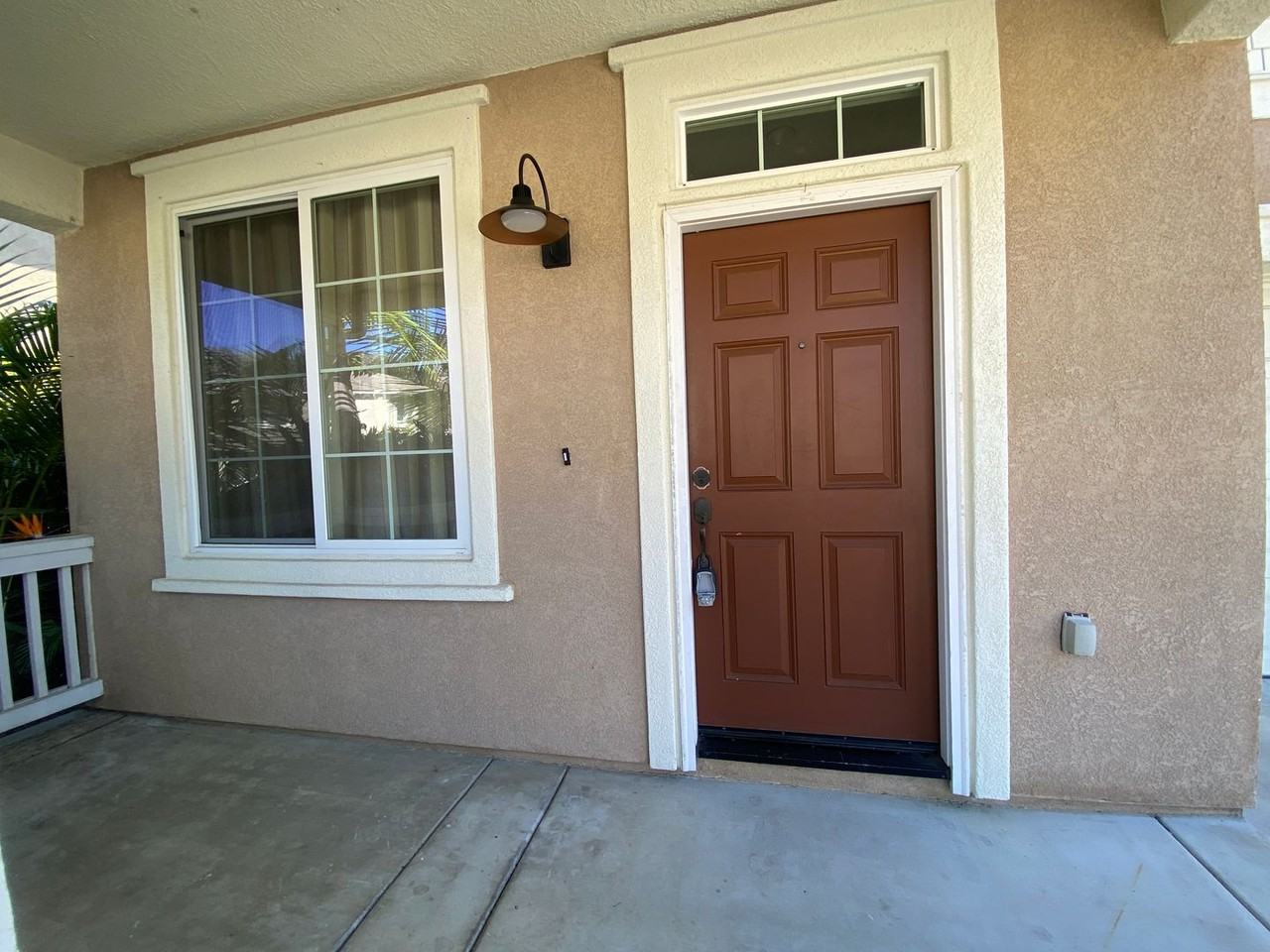 1050 Woodcrest Ln - Photo 3 of 41