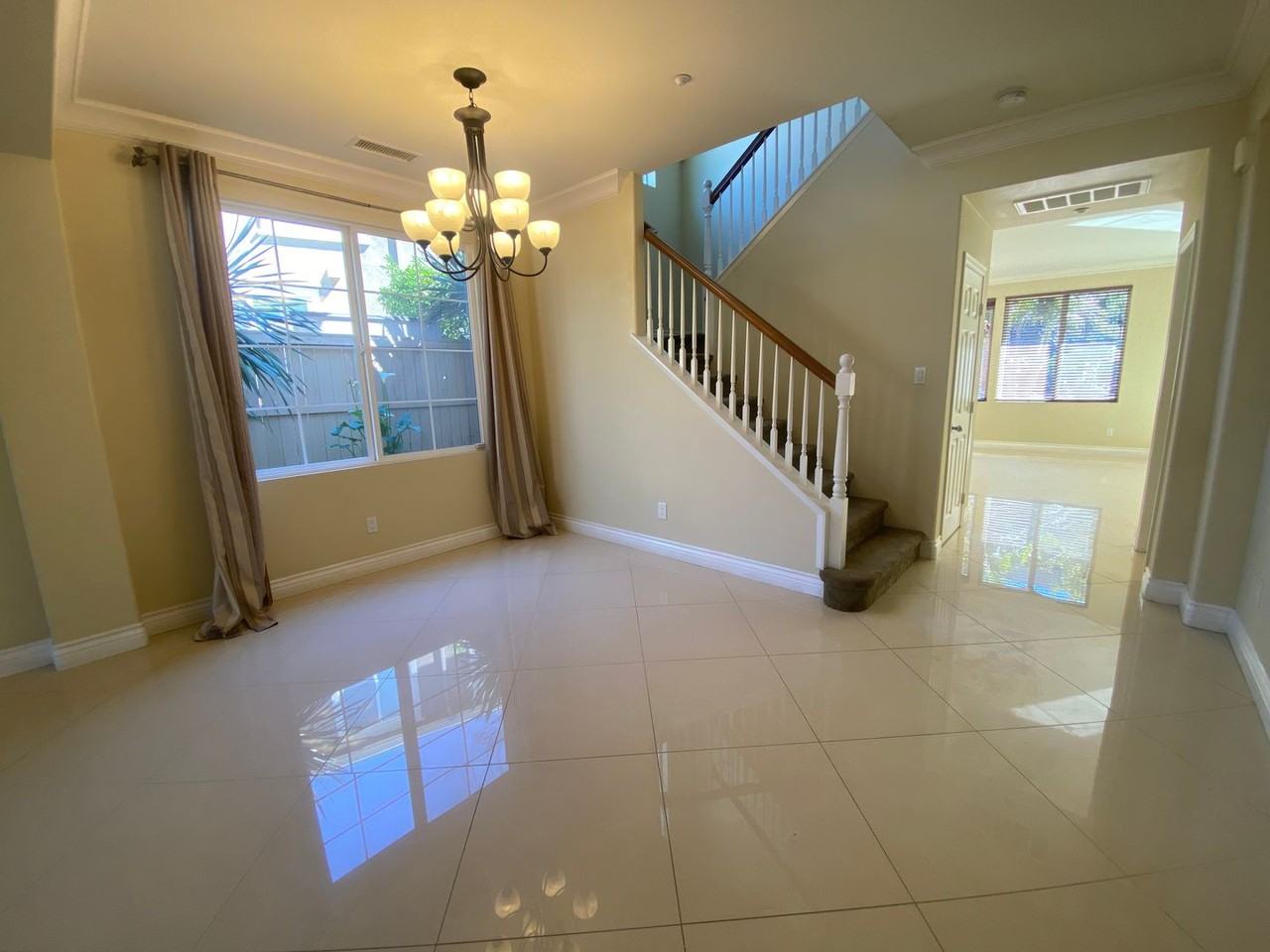 1050 Woodcrest Ln - Photo 5 of 41