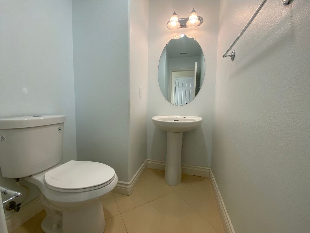 1050 Woodcrest Ln - Photo 7 of 41