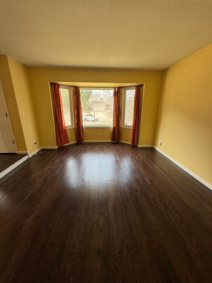 35 Lowick Dr - Photo 5 of 44