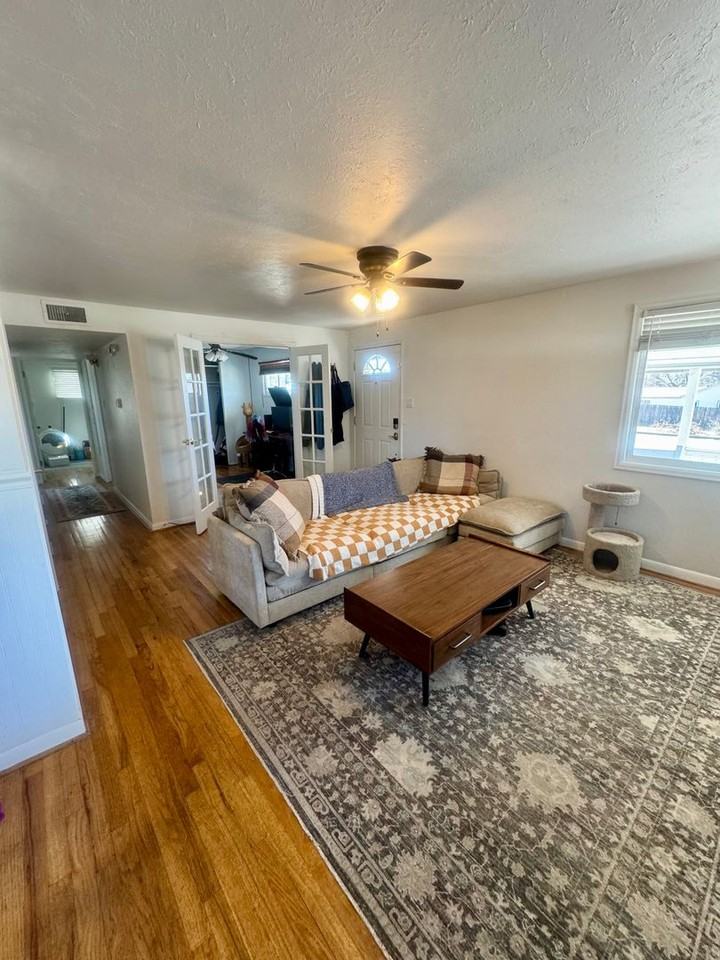 2505 N Meade Ave - Photo 7 of 28