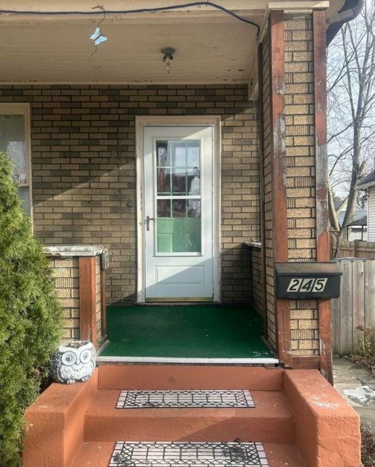 245 Plymouth St - Photo 2 of 16