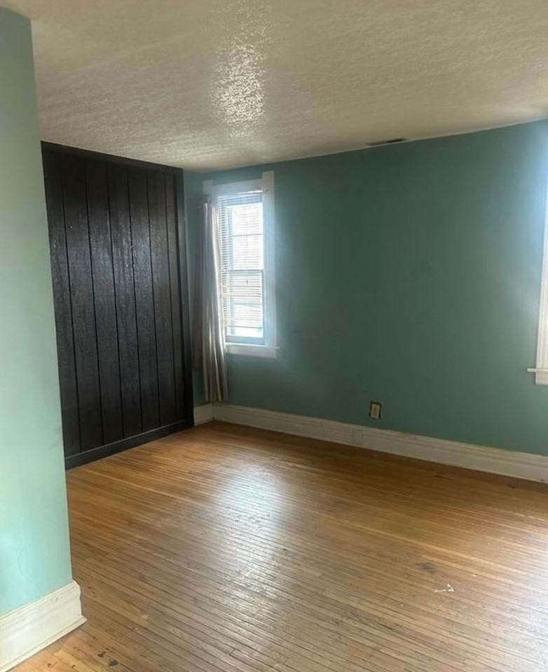 245 Plymouth St - Photo 6 of 16