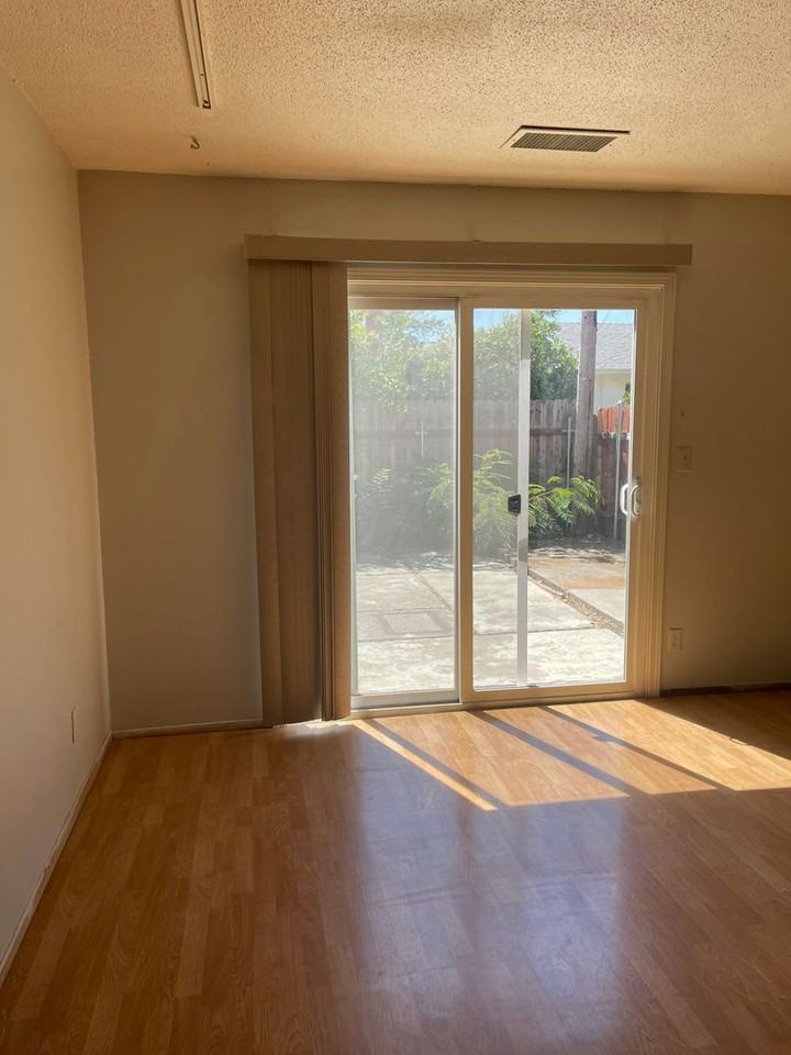 2528 Bates Dr - Photo 5 of 18