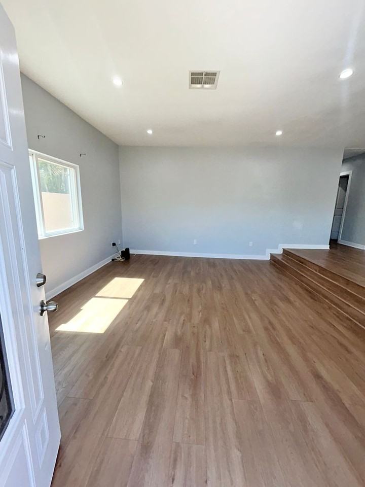 10603 S Osage Ave - Photo 3 of 14