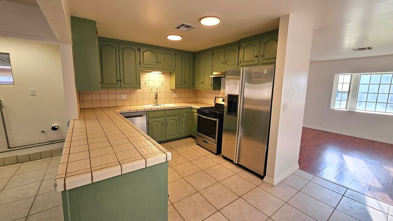 44344 Sundell Ave - Photo 4 of 14