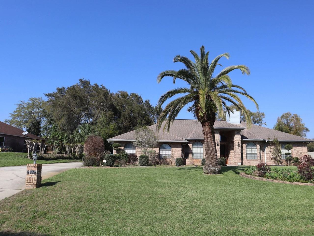 2052 Watersedge Dr - Photo 3 of 48