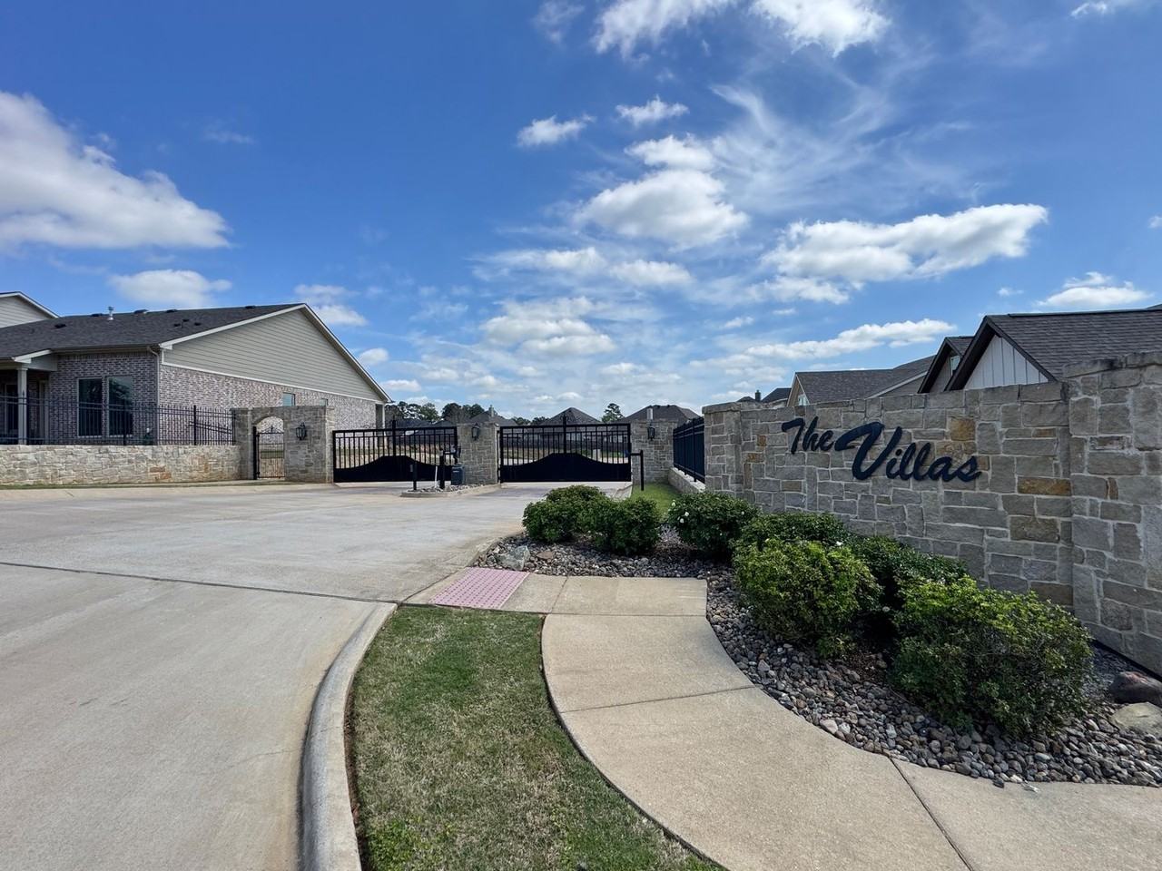 9248 Villas Ct - Photo 3 of 38