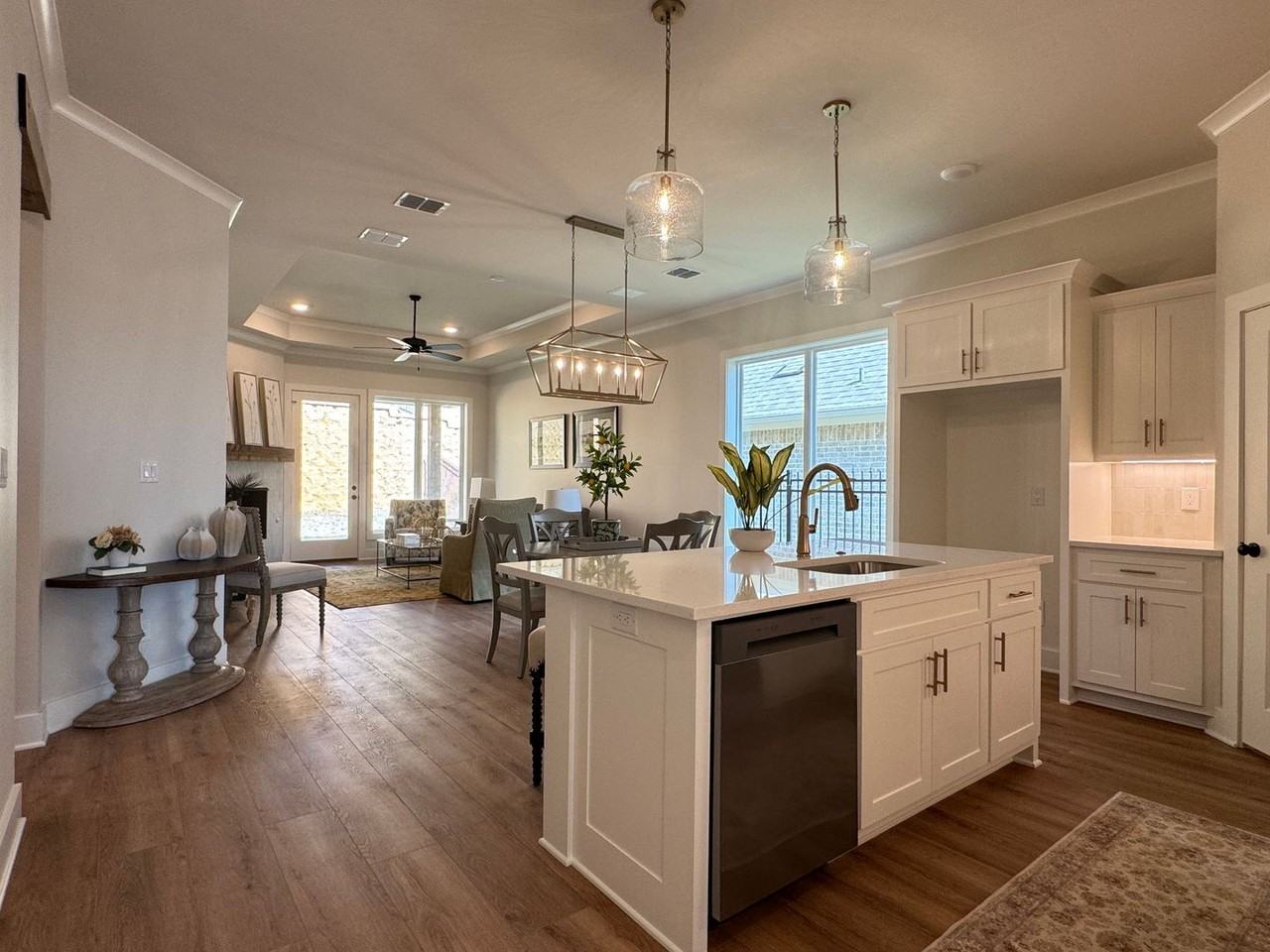 9248 Villas Ct - Photo 7 of 38