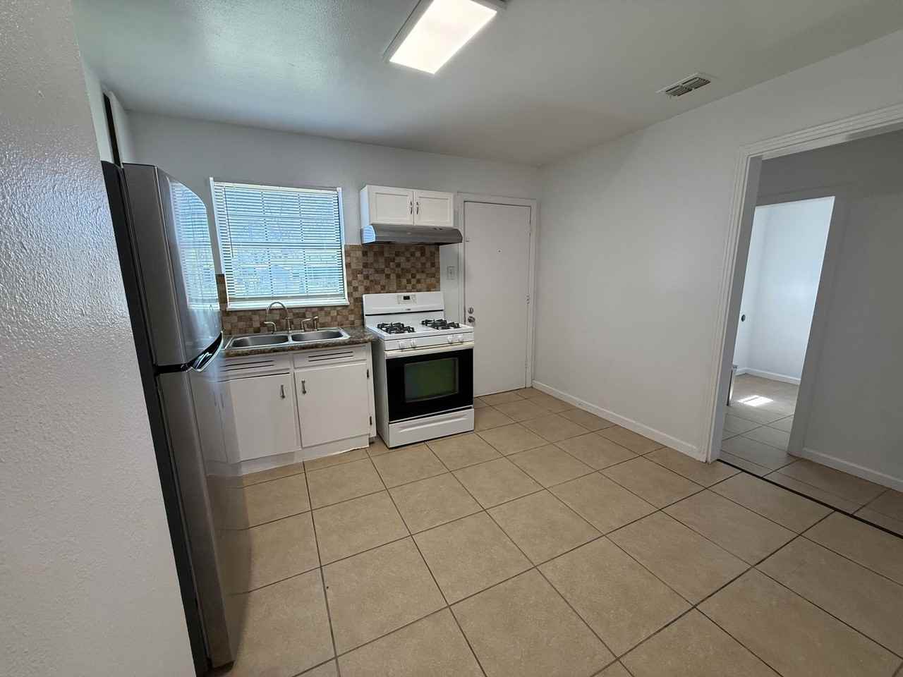 368 Readwell Dr - Photo 3 of 8