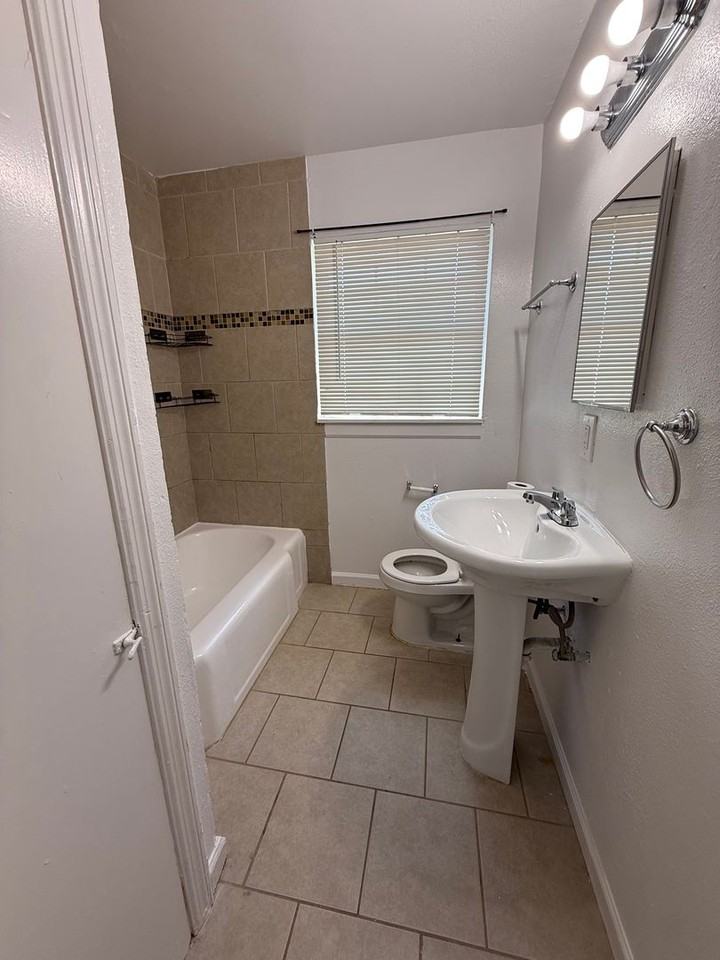 368 Readwell Dr - Photo 7 of 8