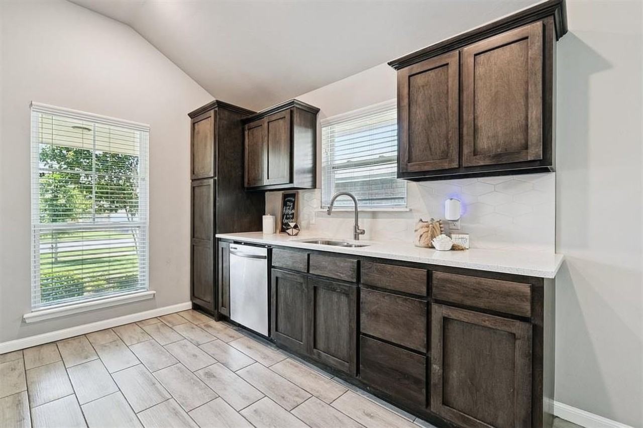 1125 Osprey Dr - Photo 5 of 33