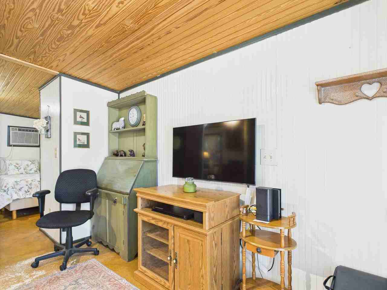 319 W Park St - Photo 5 of 11