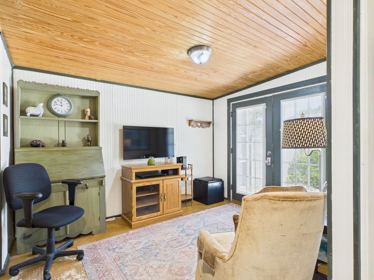 319 W Park St - Photo 6 of 11