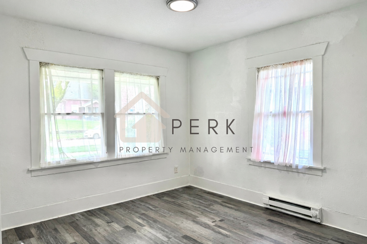 5033 S J St - Photo 3 of 18