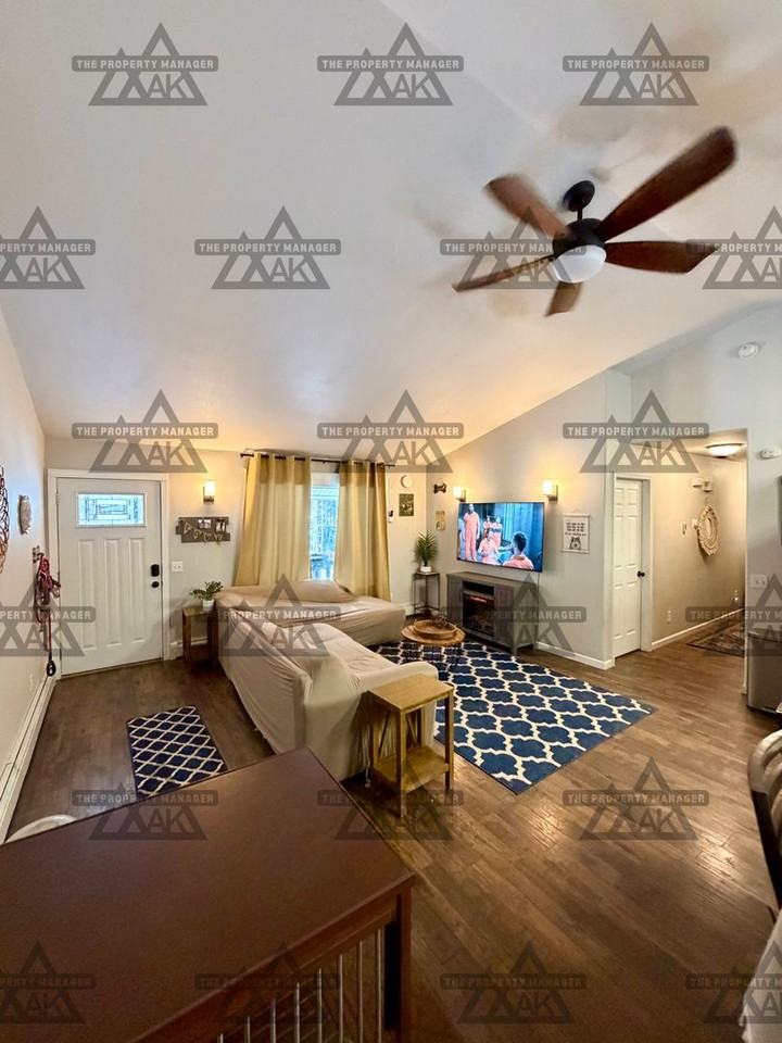 1904 Blackburn Way - Photo 4 of 25