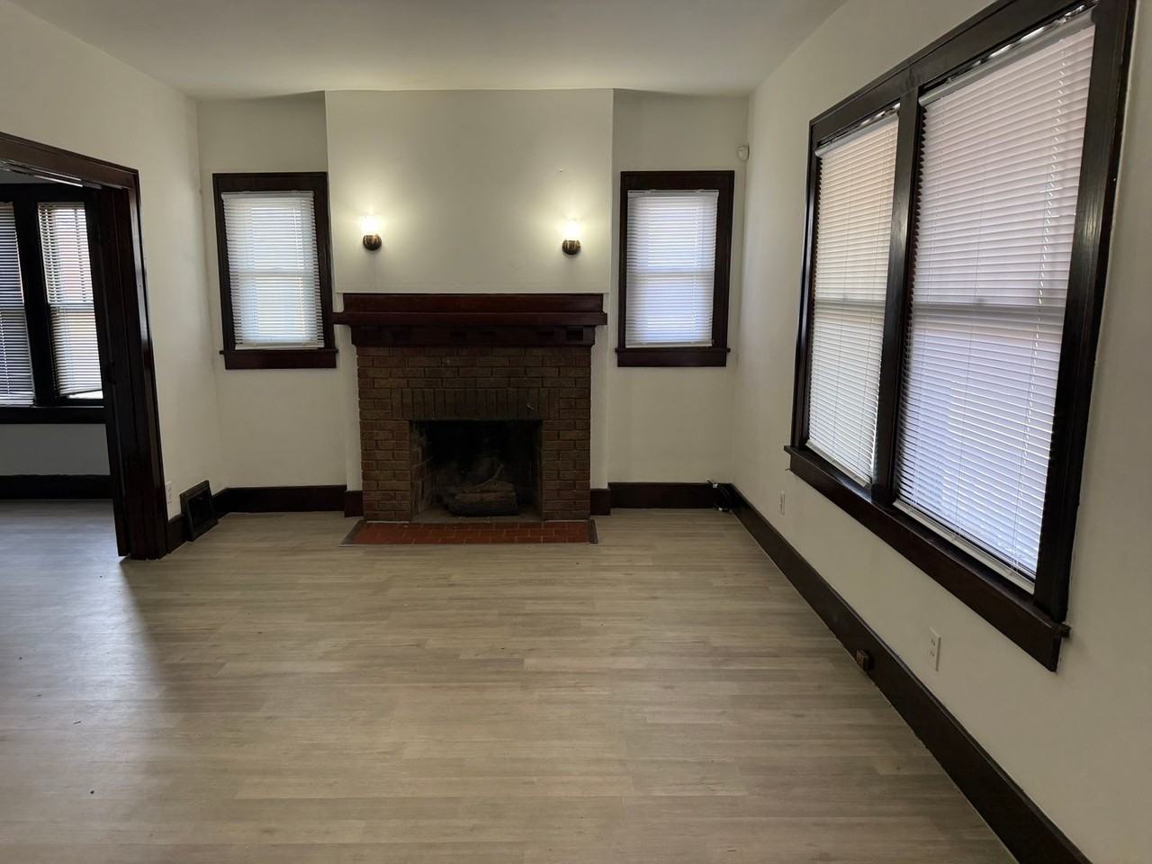 1307 S Pasfield St - Photo 3 of 16