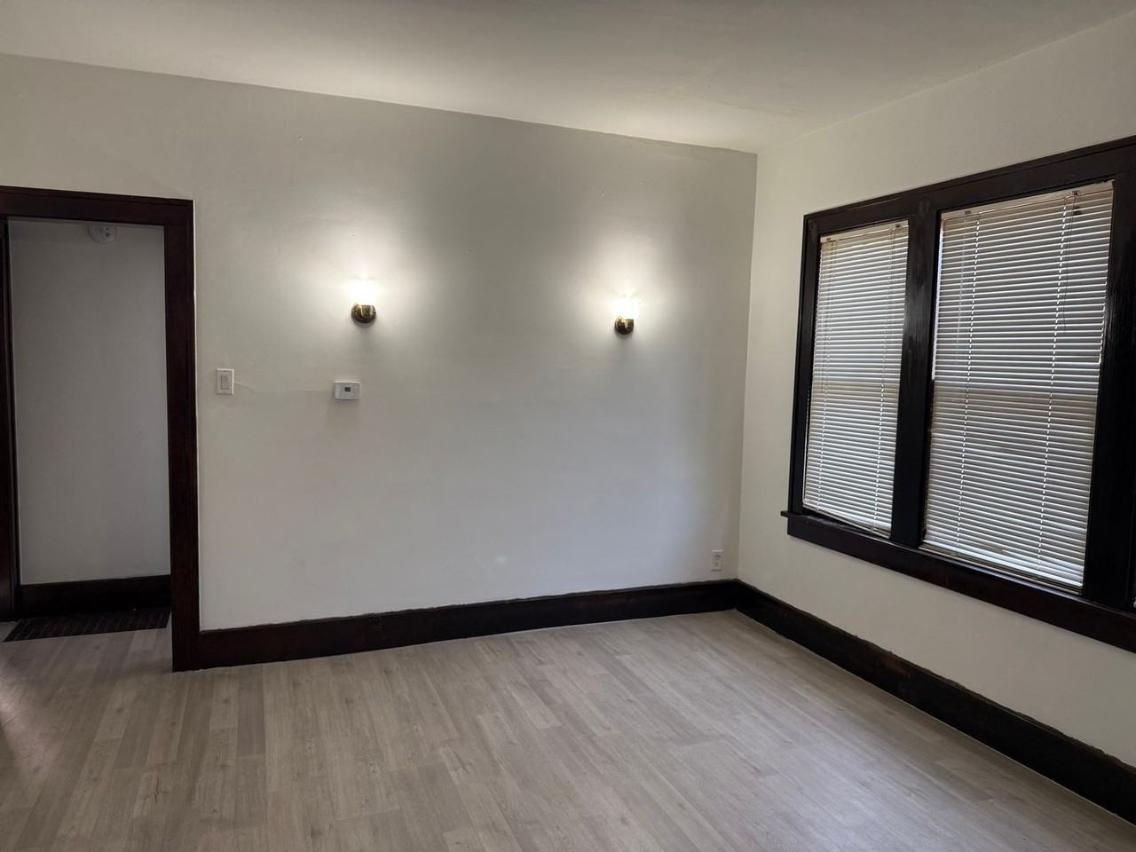 1307 S Pasfield St - Photo 4 of 16