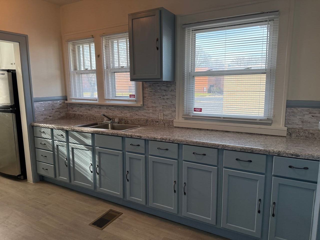 1307 S Pasfield St - Photo 6 of 16