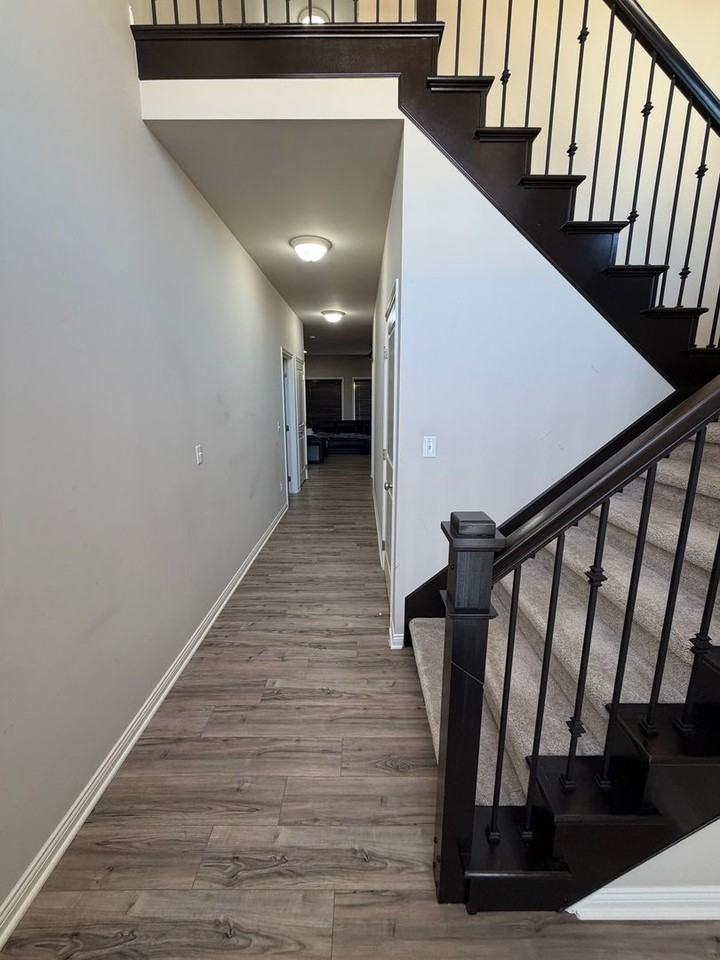 13776 Grandeur Ave - Photo 3 of 50