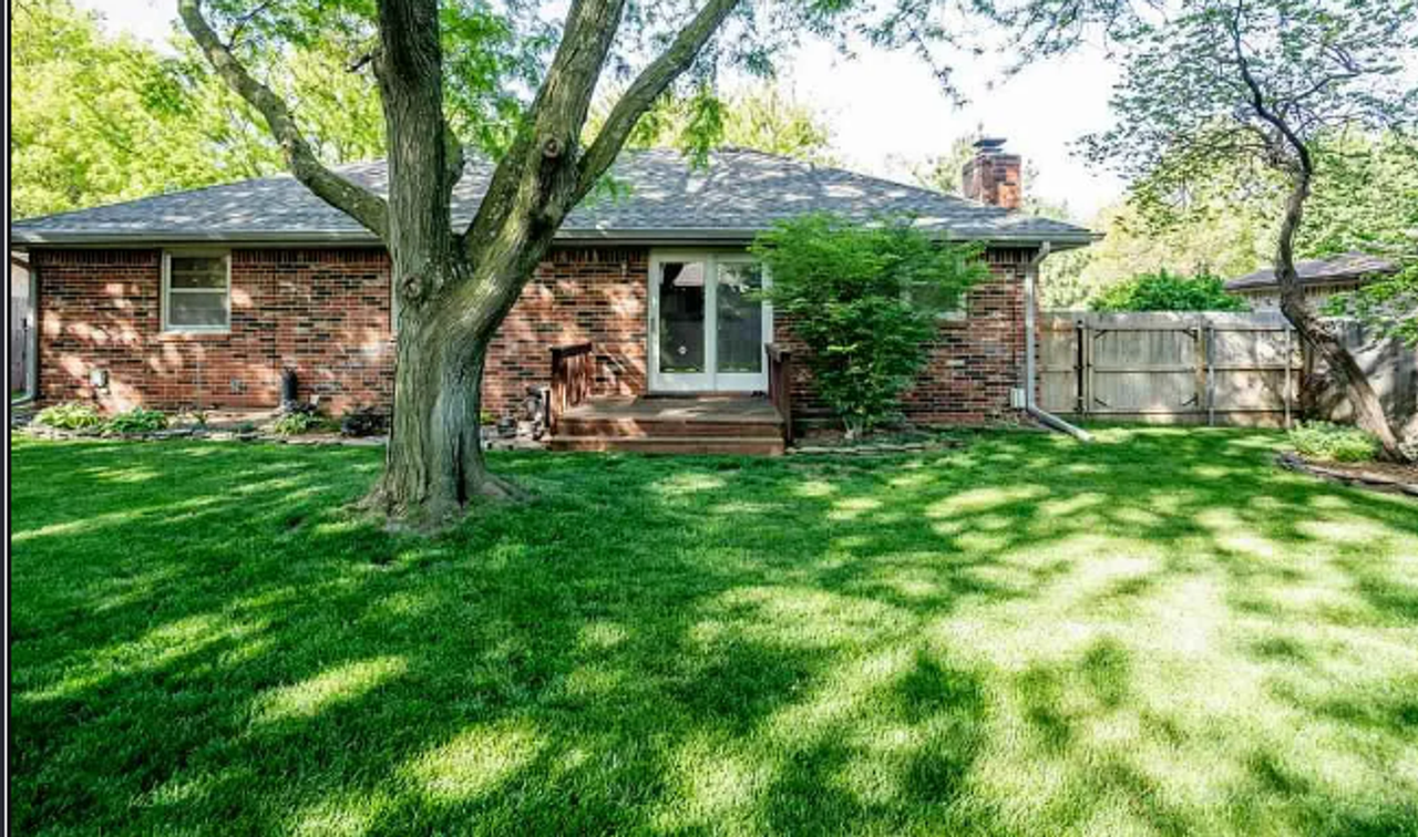 1012 S Cypress St - Photo 4 of 32