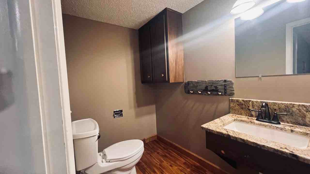 1012 S Cypress St - Photo 6 of 32