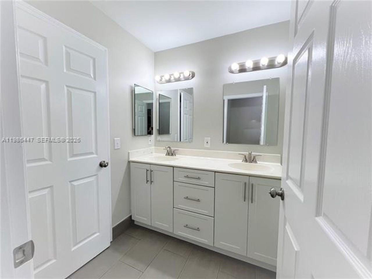 14136 Sw 149th Pl - Photo 4 of 50