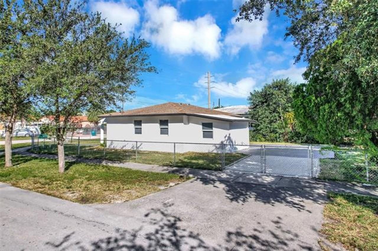 6540 Sw 4th St #6540 - Photo 2 of 42