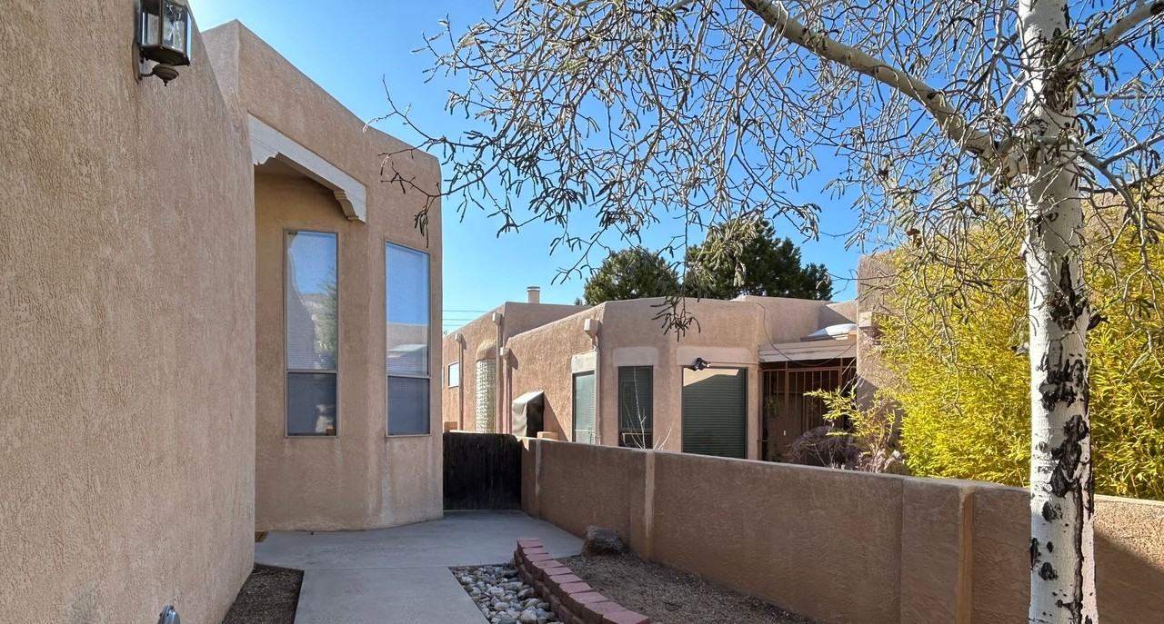 711 Tramway Pl Ne #34 - Photo 2 of 34