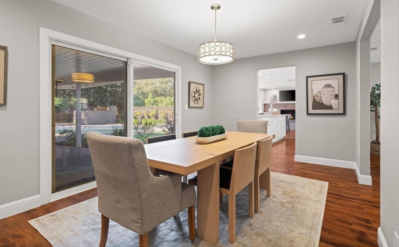 1261 Davis Ave - Photo 3 of 26