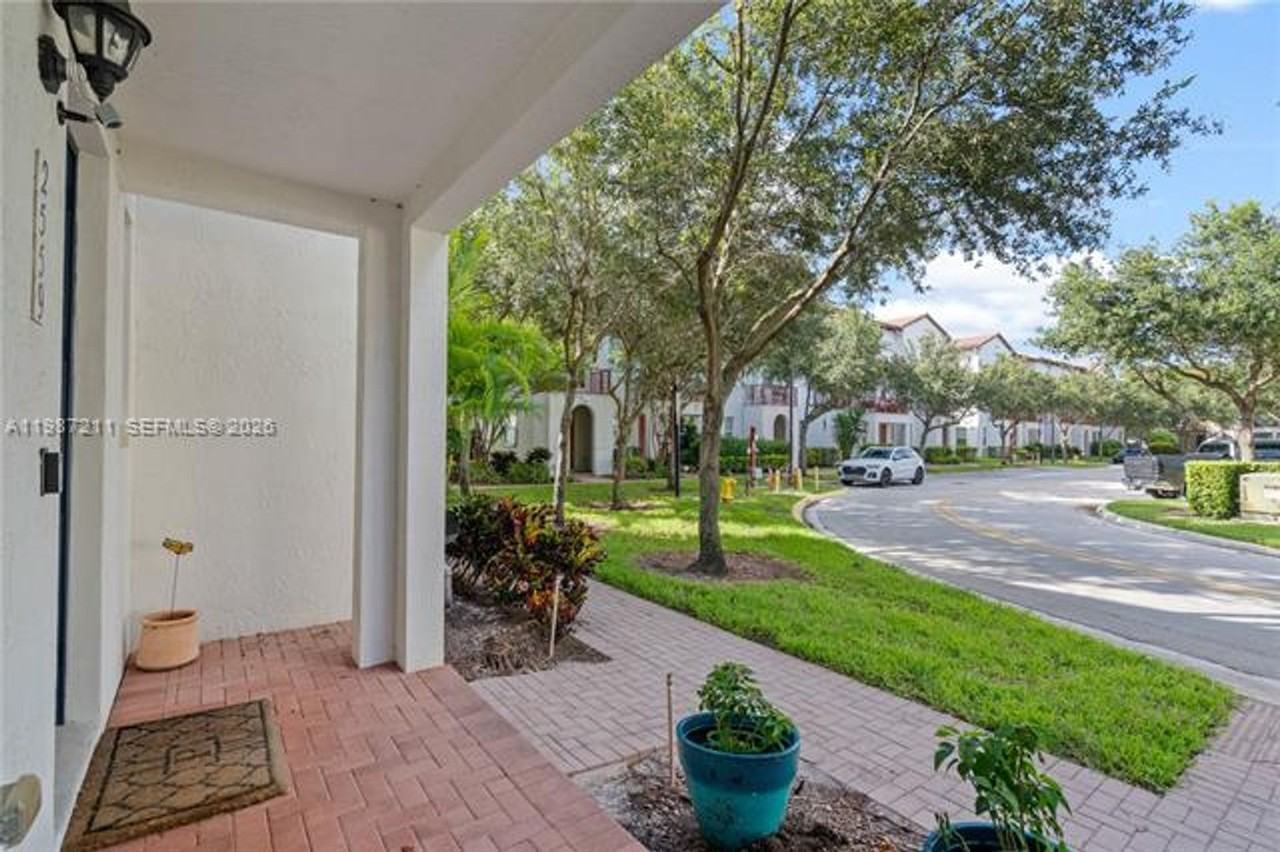 2559 2559 SW 119th Ter th 2559 - Photo 2 of 32