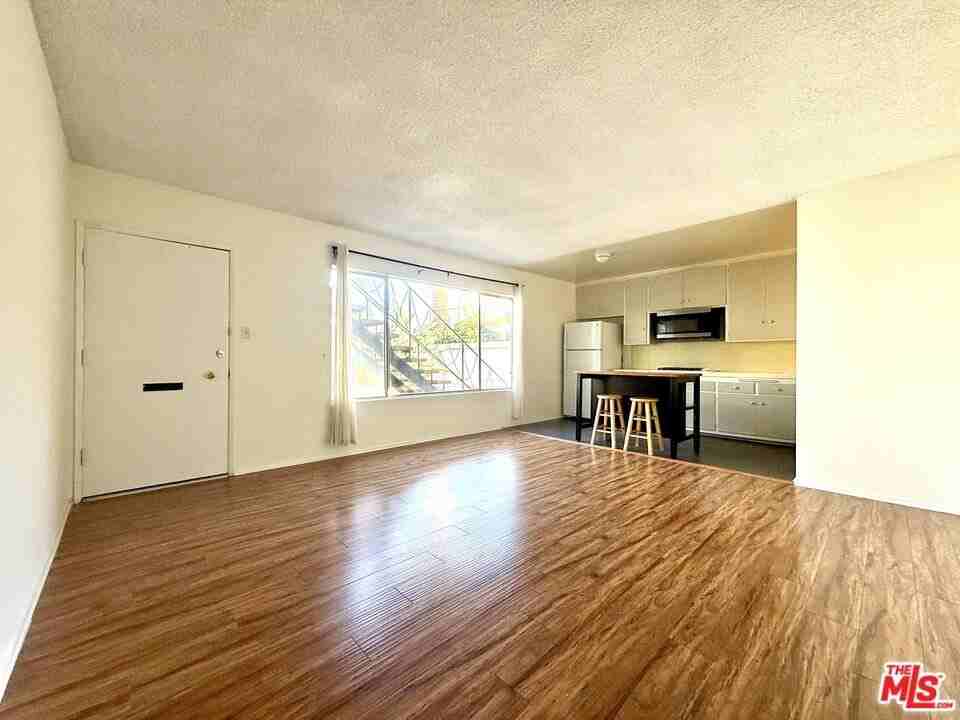 127 Loma Vista St Apt 5 - Photo 2 of 6