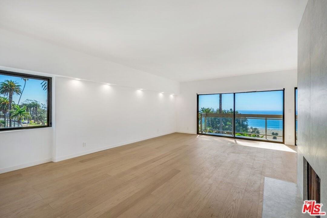 801 Ocean Ave Unit 401 - Photo 6 of 48