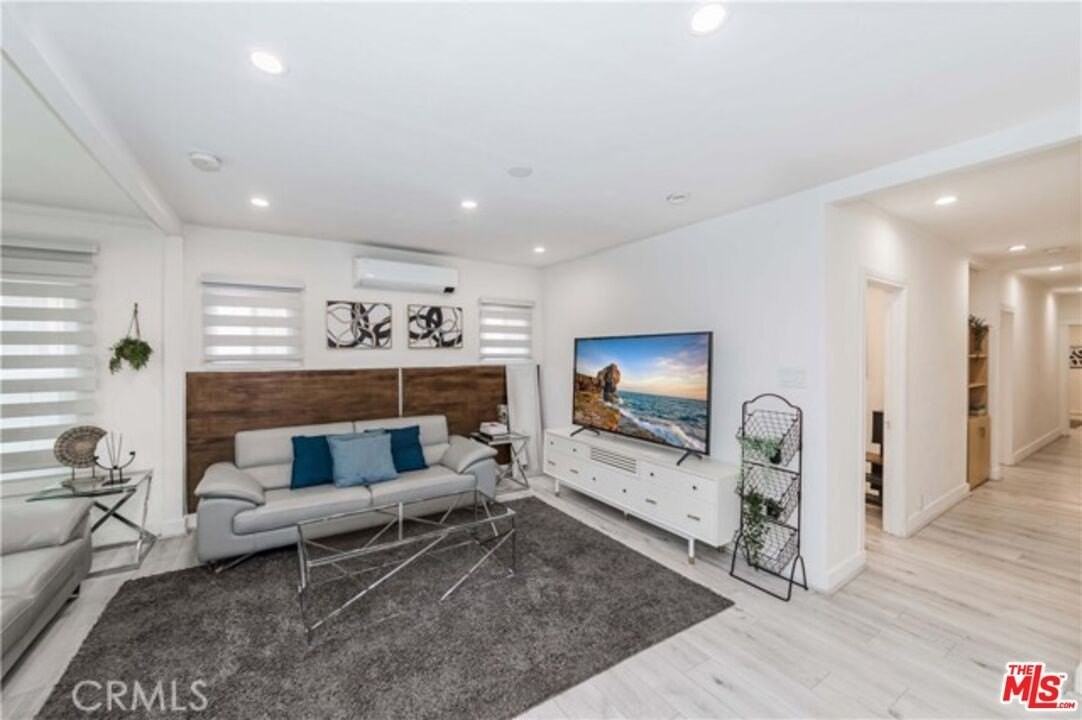 1238 S Muirfield Rd - Photo 6 of 20