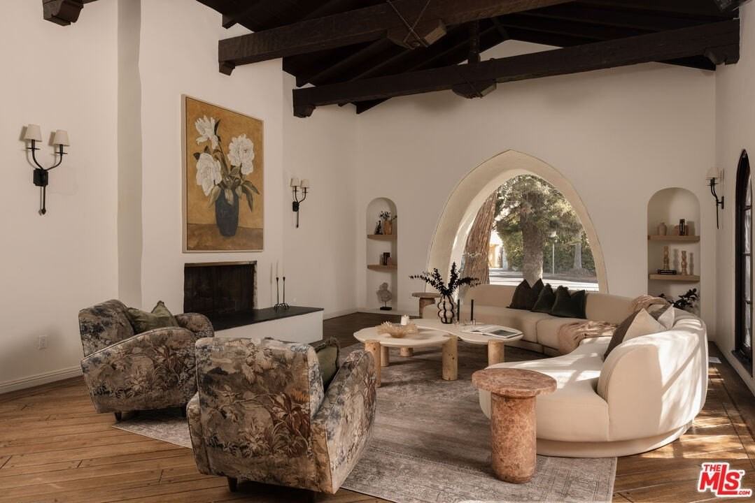 1641 N Ogden Dr - Photo 5 of 38