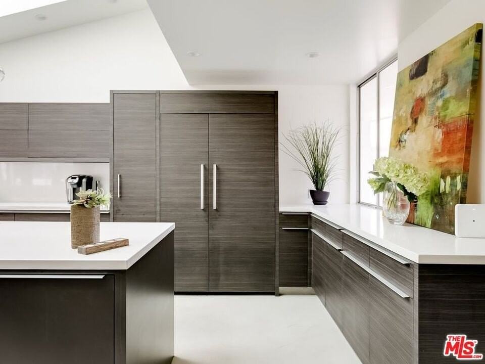 5470 Katherine Ave - Photo 7 of 24