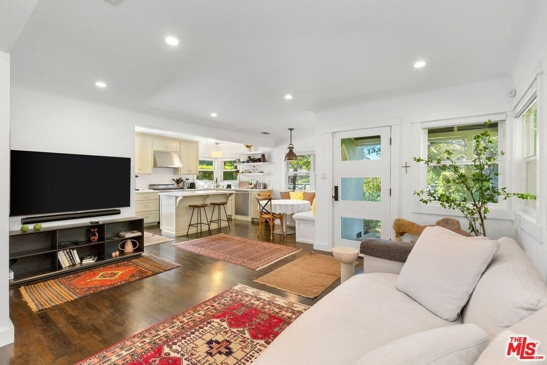 3954 Redwood Ave - Photo 4 of 17