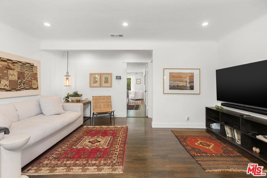 3954 Redwood Ave - Photo 5 of 17