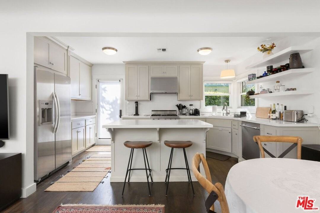 3954 Redwood Ave - Photo 6 of 17