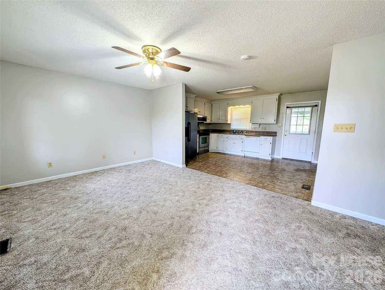 3664 Wyant Rd - Photo 4 of 11