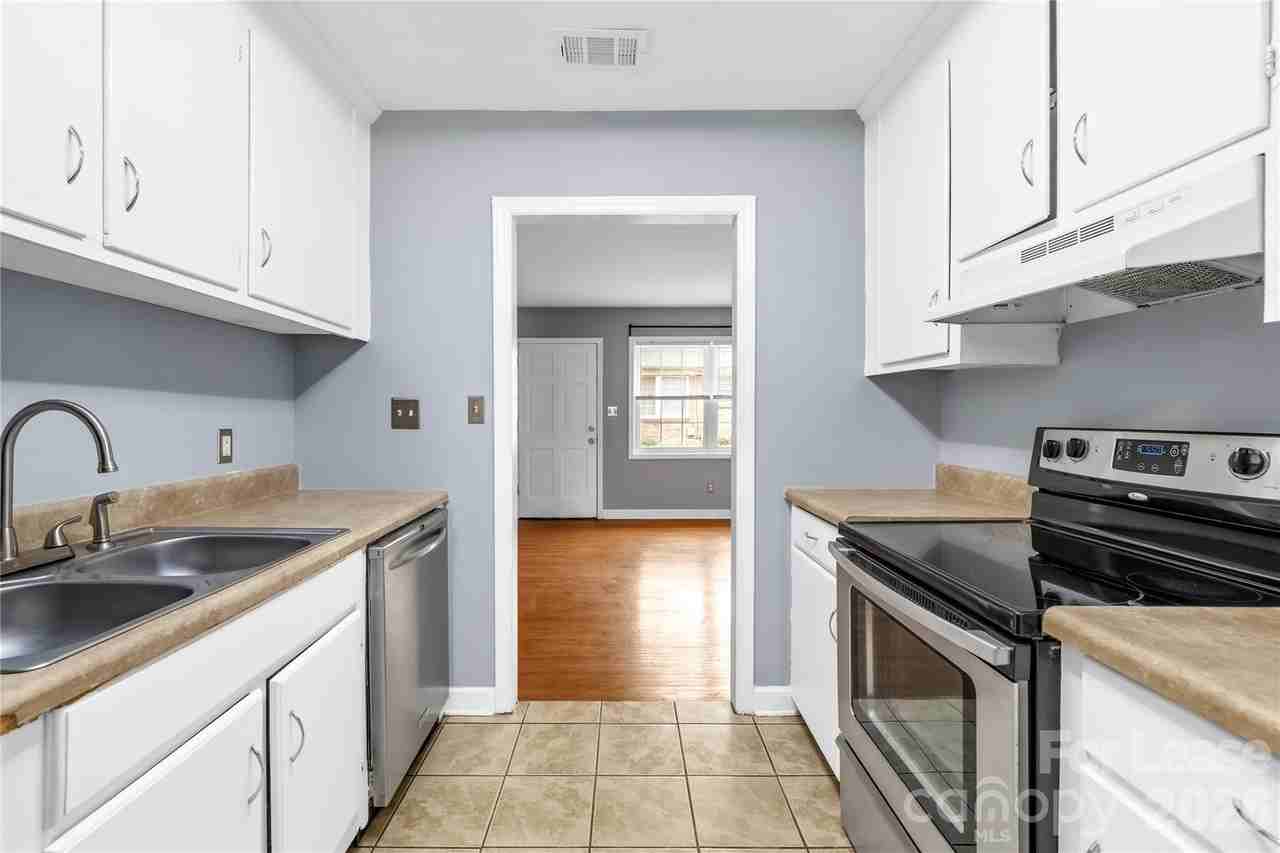 3519 Benard Ave Apt 2 - Photo 3 of 19