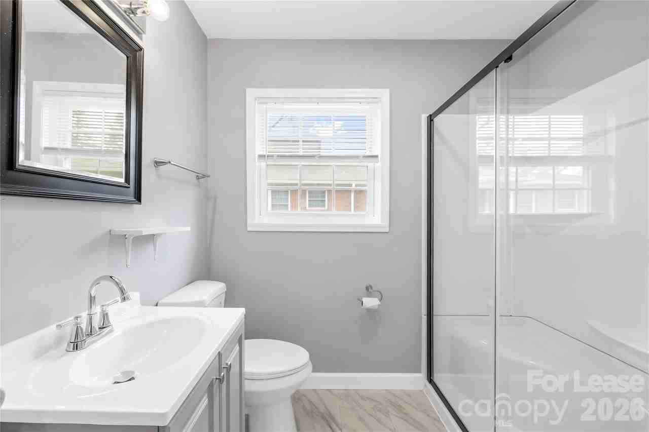 3519 Benard Ave Apt 2 - Photo 4 of 19